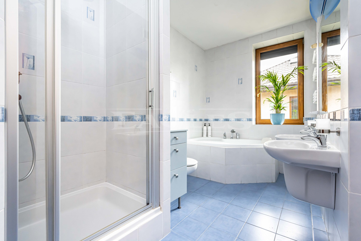 Wygodny dom – 240 m2 / 6 pokoi/ Wilanów
