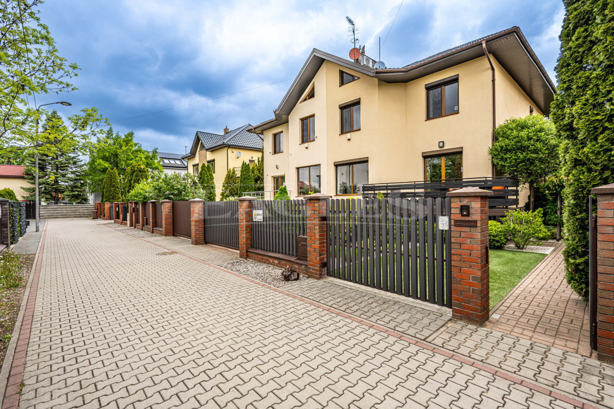 Wygodny dom – 240 m2 / 6 pokoi/ Wilanów