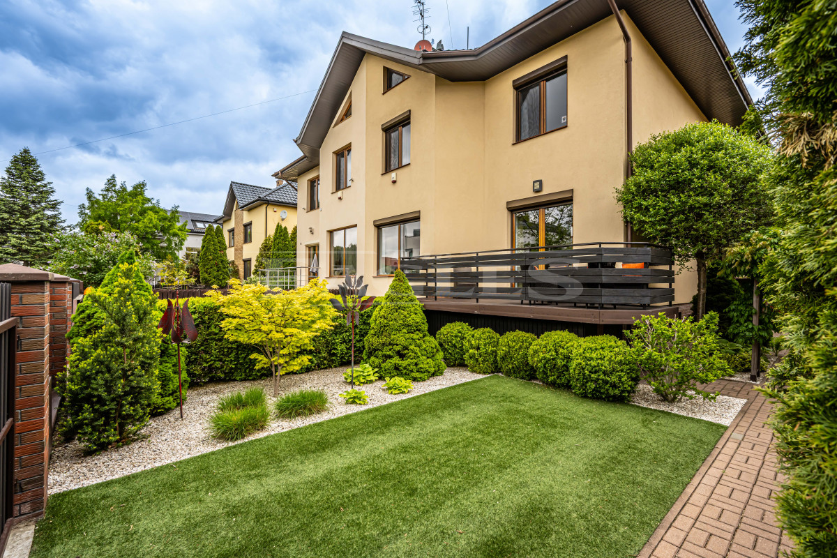 Wygodny dom – 240 m2 / 6 pokoi/ Wilanów